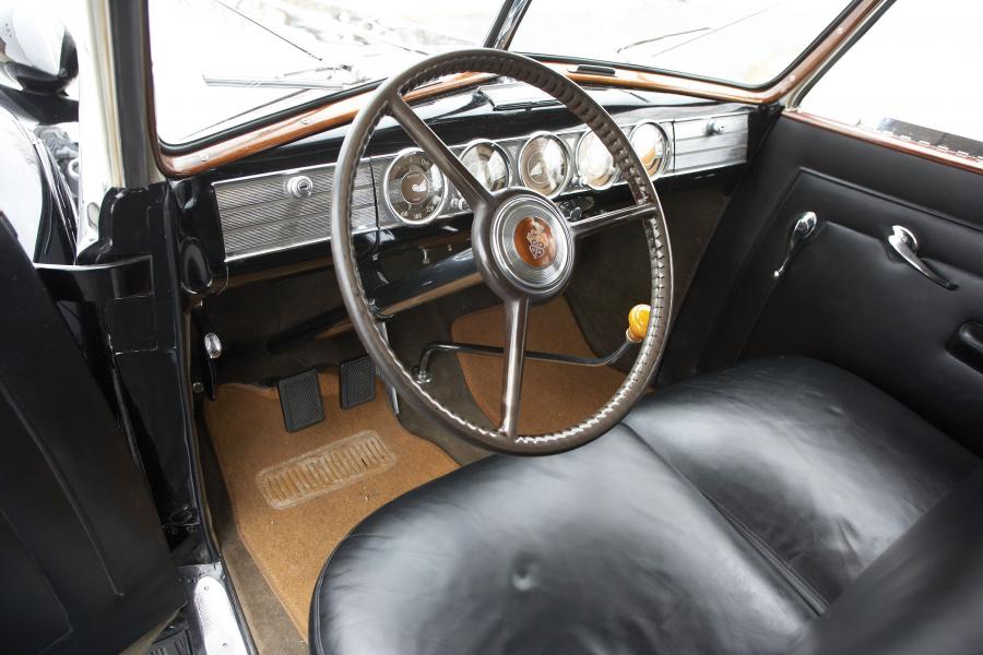  Packard Twelve Brunn Touring Cabriolet 1938 года  (фото 2 из 9)